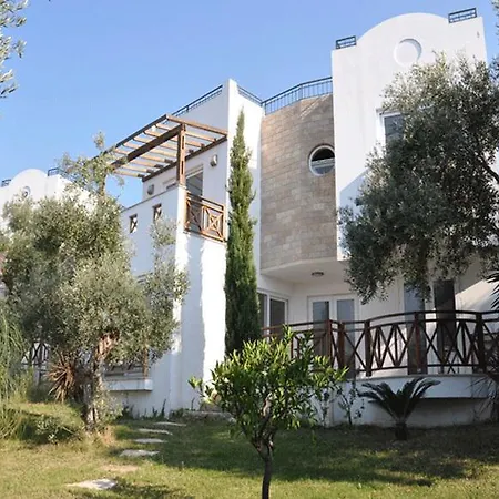 Blue Jasmine Villas كوشاداسيه
